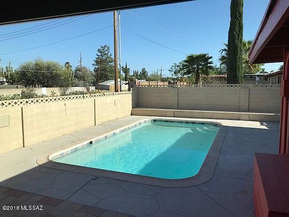 2nd image of 725 S Desert Steppes Dr