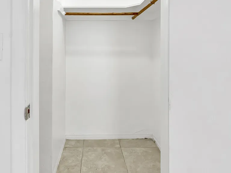 711 SE 15th St #5 — Photo 30
