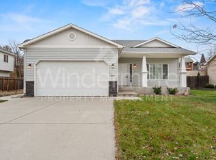 1102 Golden Hills Dr, Cheney, WA 99004