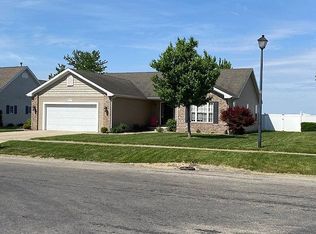 417 Briar Ln, Mattoon, IL 61938