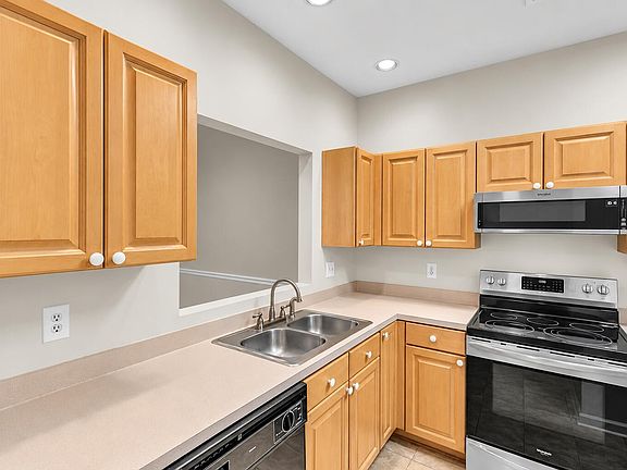 4th image of 2455 Deer Ridge Ln #C