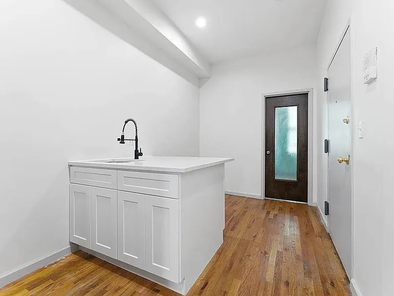 167 Troutman St #2L — Photo 2