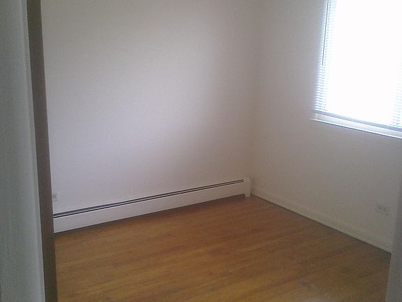 3rd image of 9583 Maple Dr APT 1S