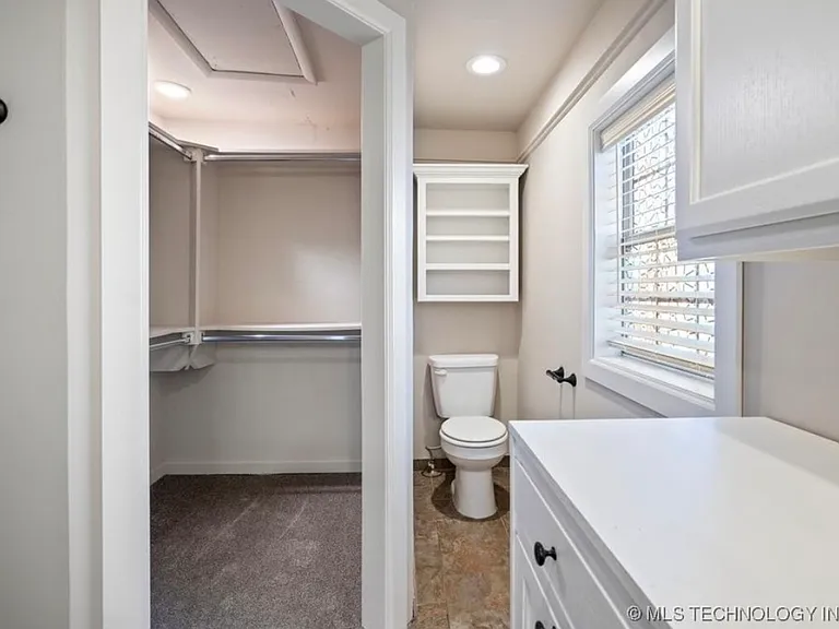 1225 W 5th St — Photo 8