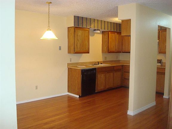 2nd image of 707 Bluebonnet Dr