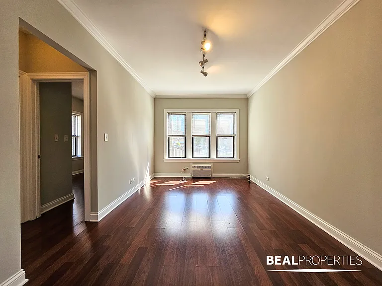 740-50 West Addison Street — Photo 24