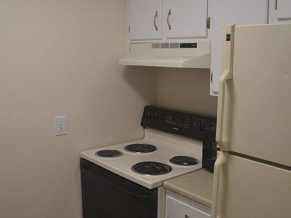 5th image of 12 Saint James Pl #610