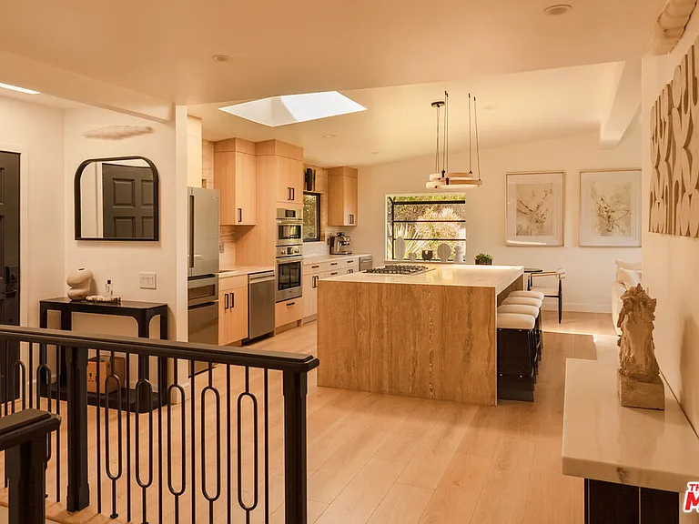 7802 Torreyson Dr — Photo 12