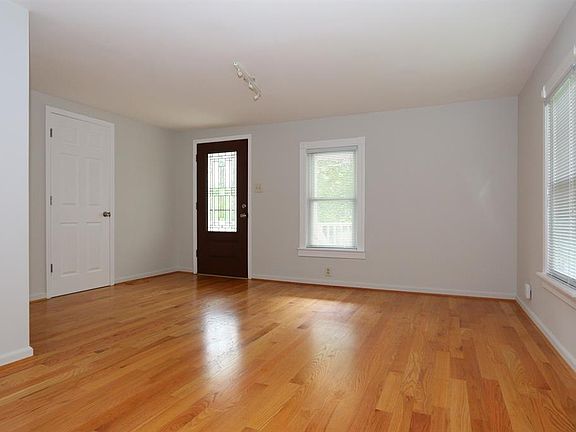 4th image of 9011 Summit Ave