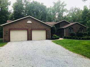 11507 Oak Hollow Dr, Chardon, OH 44024