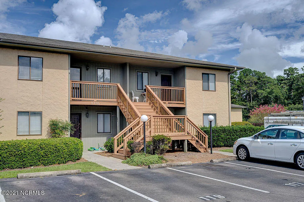 2 bed, 2.0 bath, 837 sqft, $1,350 — Photo 1