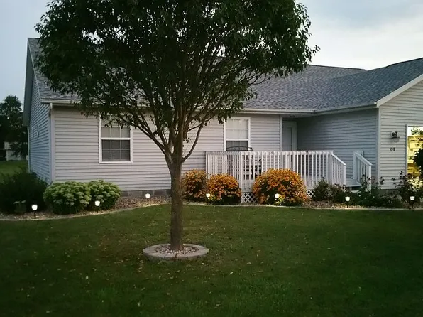 108 E Main St, Stanford, IL 61774