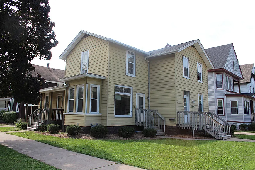 201 W 6th St