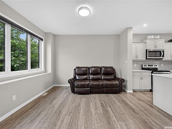 2nd image of 3281 Chuka BOULEVARD