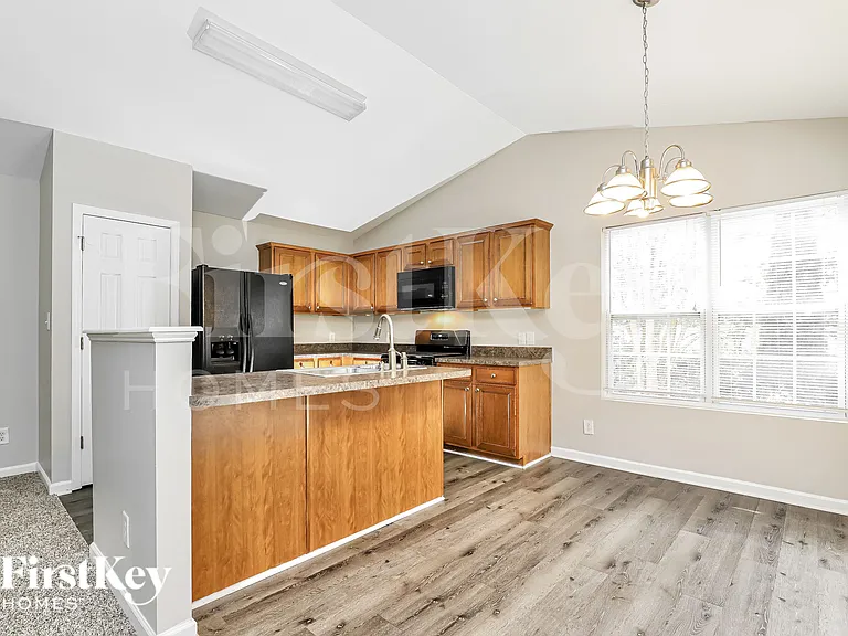 136 Rockbridge Ct — Photo 10