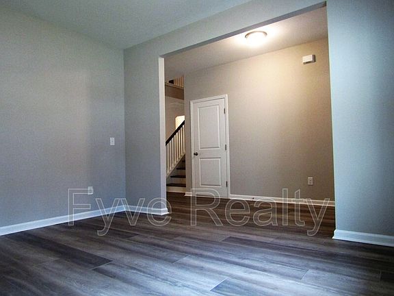 5th image of 167 Crest Brooke Dr