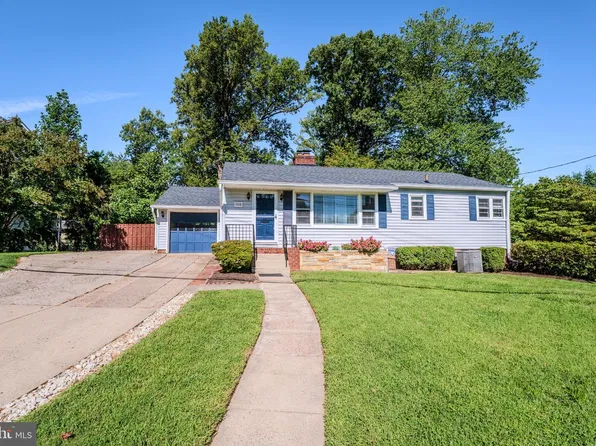 998 N Roosevelt St, Falls Church, VA 22046