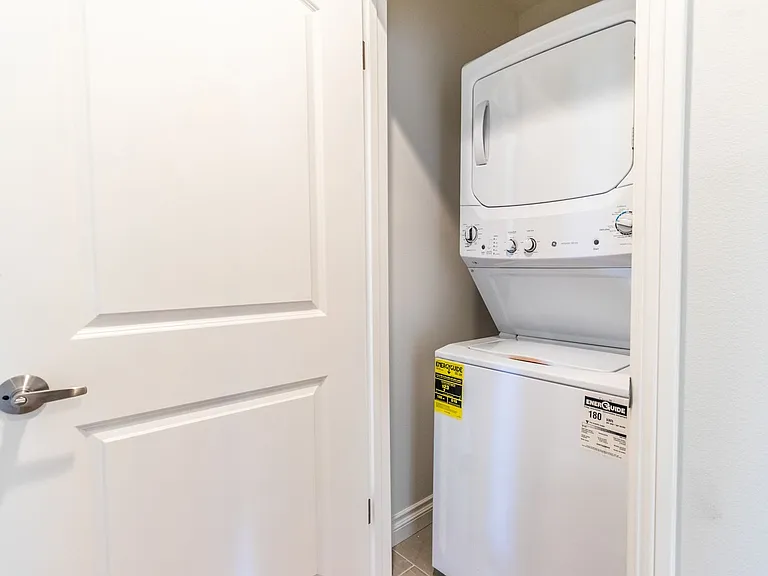 1737 S Longwood Ave — Photo 55
