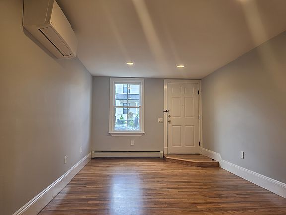 4th image of 27 Bridge St #1
