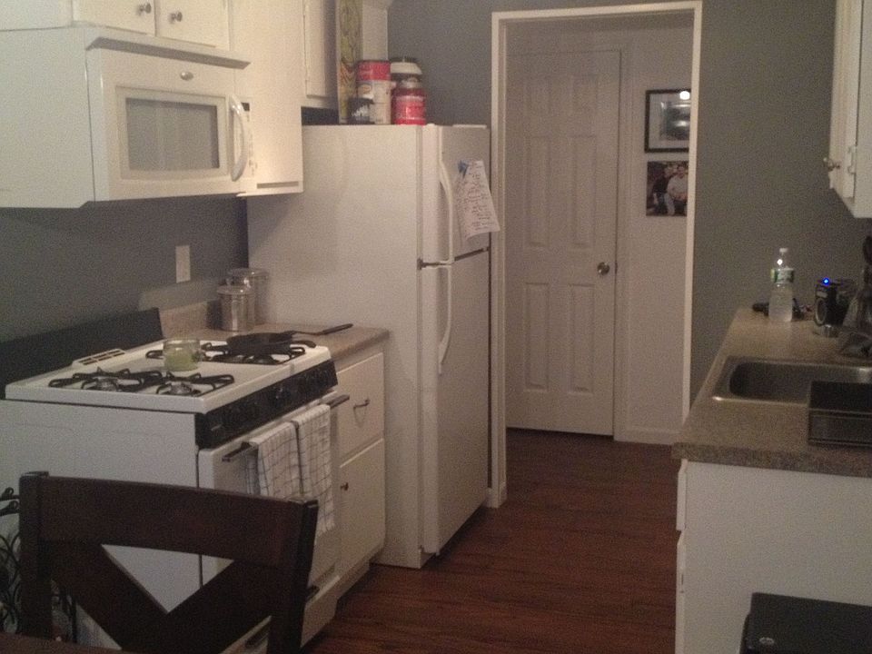 1st image of 215 Parkside Dr