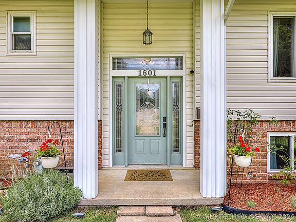 2nd image of 1601 Sheridan Rd
