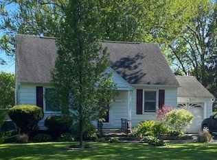 232 Melrose Dr, North Syracuse, NY 13212