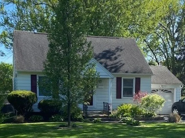 232 Melrose Dr, North Syracuse, NY 13212