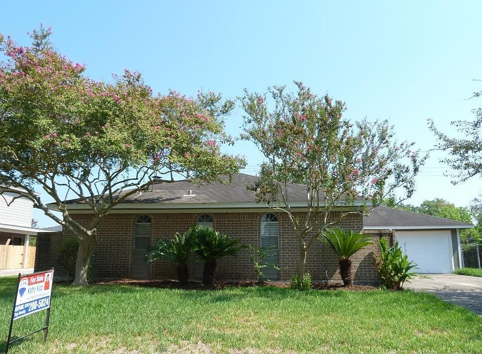 1st image of 2709 Crane Dr