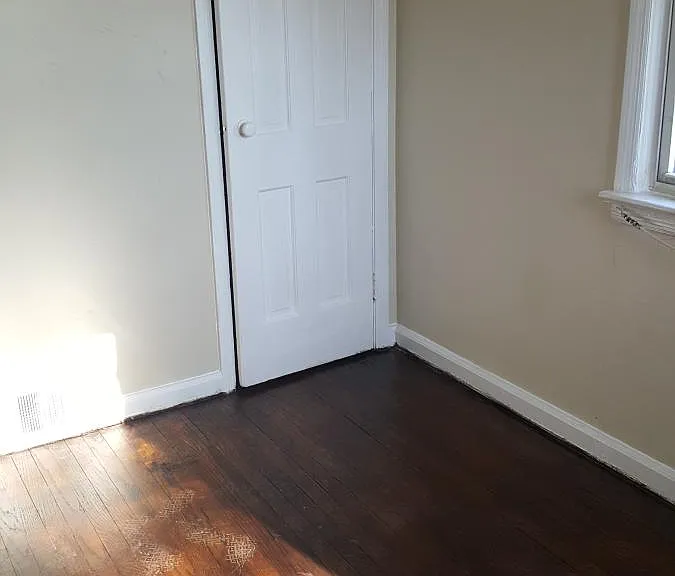 34 Dupont Pl — Photo 6