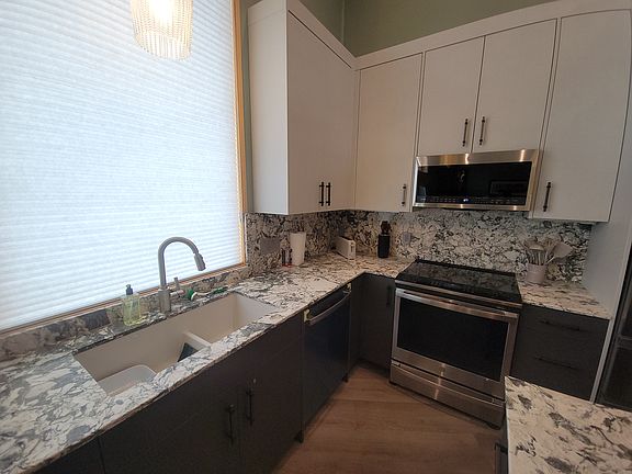 4th image of 2346 S Park St