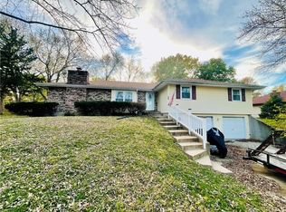 218 Oak Hill St, Lansing, KS 66043