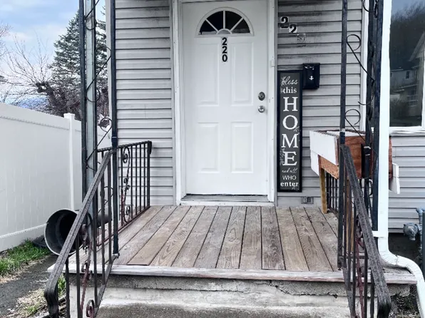 220 S Valley Ave, Olyphant, PA 18447