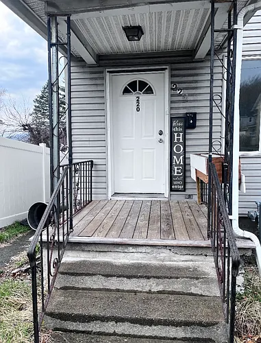 220 S Valley Ave Photo 1