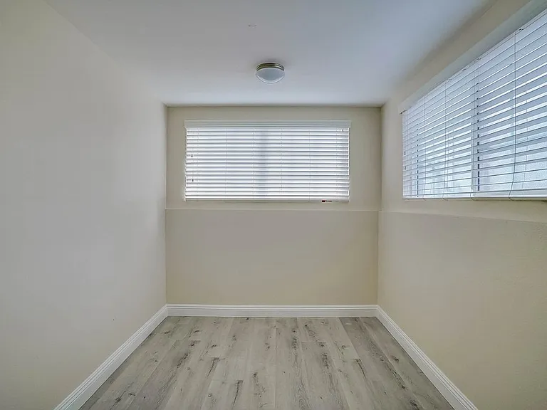 501 E 99th St #10 — Photo 18