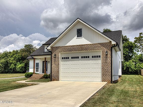2nd image of 2045 Strawberry Dr