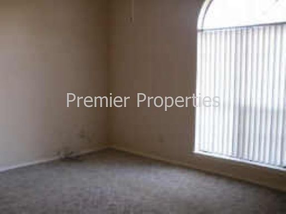 4th image of 912 Teakwood Ln