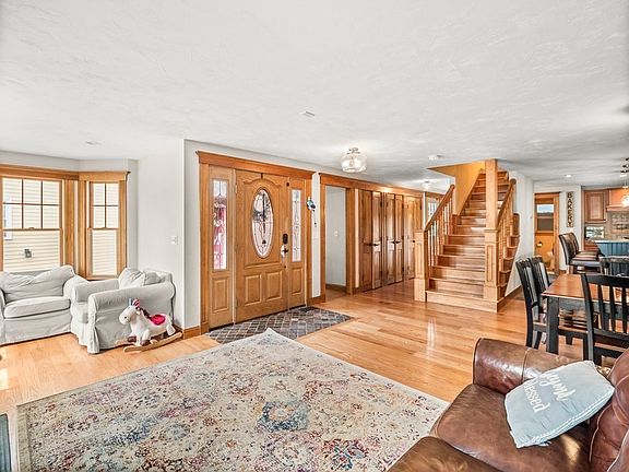 5th image of 22 Hobart Ave
