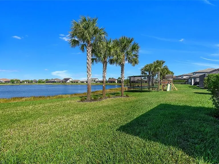 9605 Bexley Dr — Photo 24