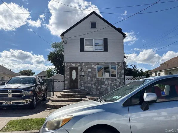 104 E Pennywood Avenue, Roosevelt, NY 11575