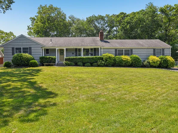 1824 Spur Drive S, Islip Terrace, NY 11752