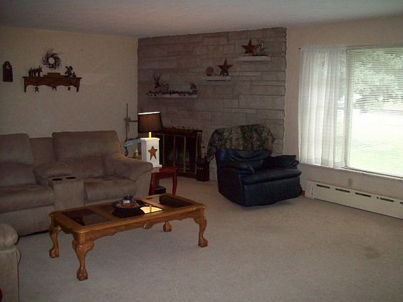 3rd image of 608 N Main St