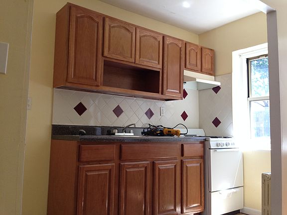 4th image of 68 Elmwood Ave APT P
