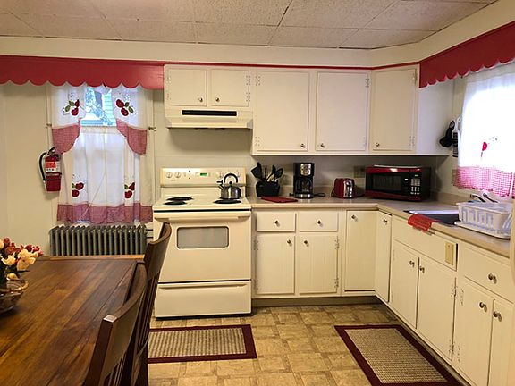 4th image of 75 Fair St #1