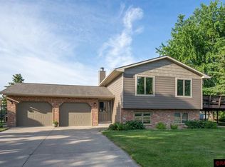 213 James Ct, Eagle Lake, MN 56024