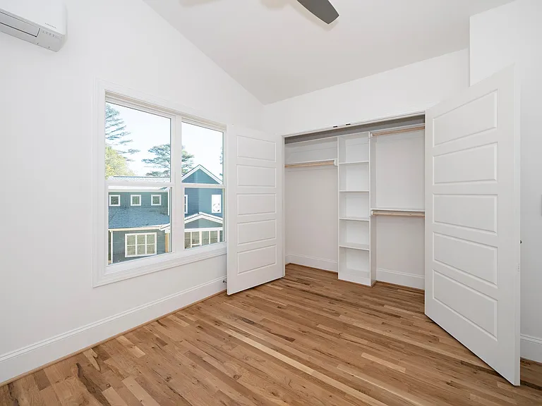 1749 Crest Rd — Photo 9