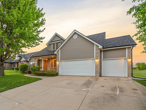 3rd image of 4920 Claremont Ct