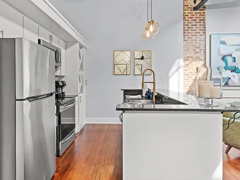 343 King St #C — Photo 10