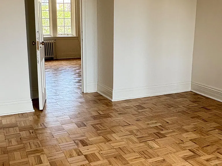 1 Clarendon Ave #405 — Photo 16