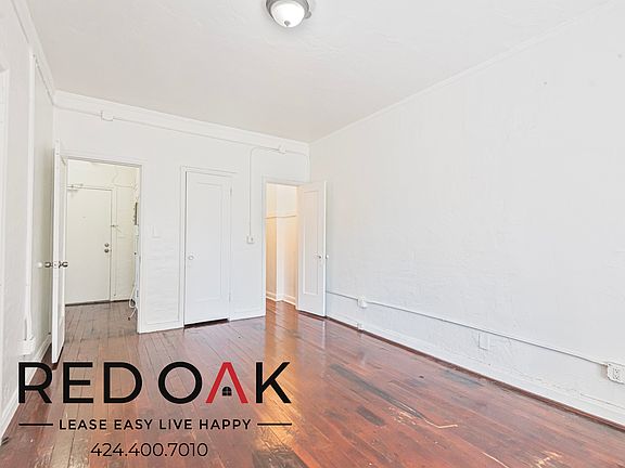 2nd image of 854 1/4 S Oxford Ave #302