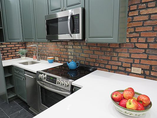 5th image of 243 Kingsland Ave APT 1L